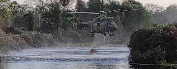 Por aire y tierra Defensa Civil extrema recursos para controlar incendios forestales