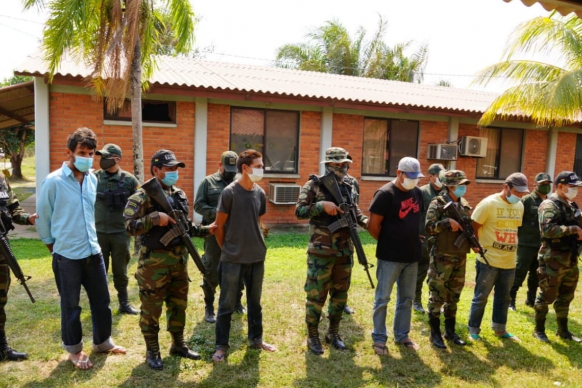 FELCN halla 7 pistas clandestinas, armas y afecta al narcotráfico con $us 2.000.000 en Beni