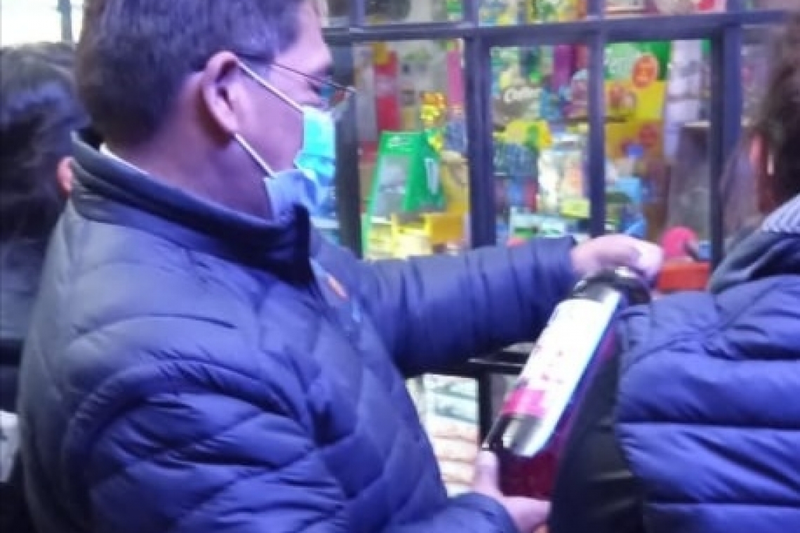 Policía detecta bebidas alcohólicas falsas, nocivas para la salud en El Alto