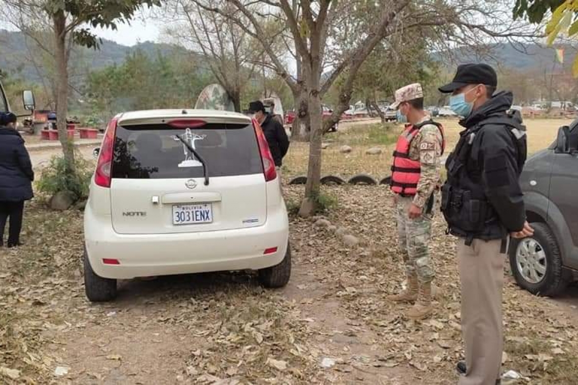 Marinos comisan un vehículo “chuto” en zona fronteriza de Bermejo