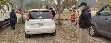 Marinos comisan un vehículo “chuto” en zona fronteriza de Bermejo