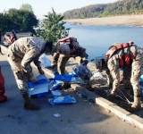 Navales en campaña de limpieza reflexión ambiental en Bermejo