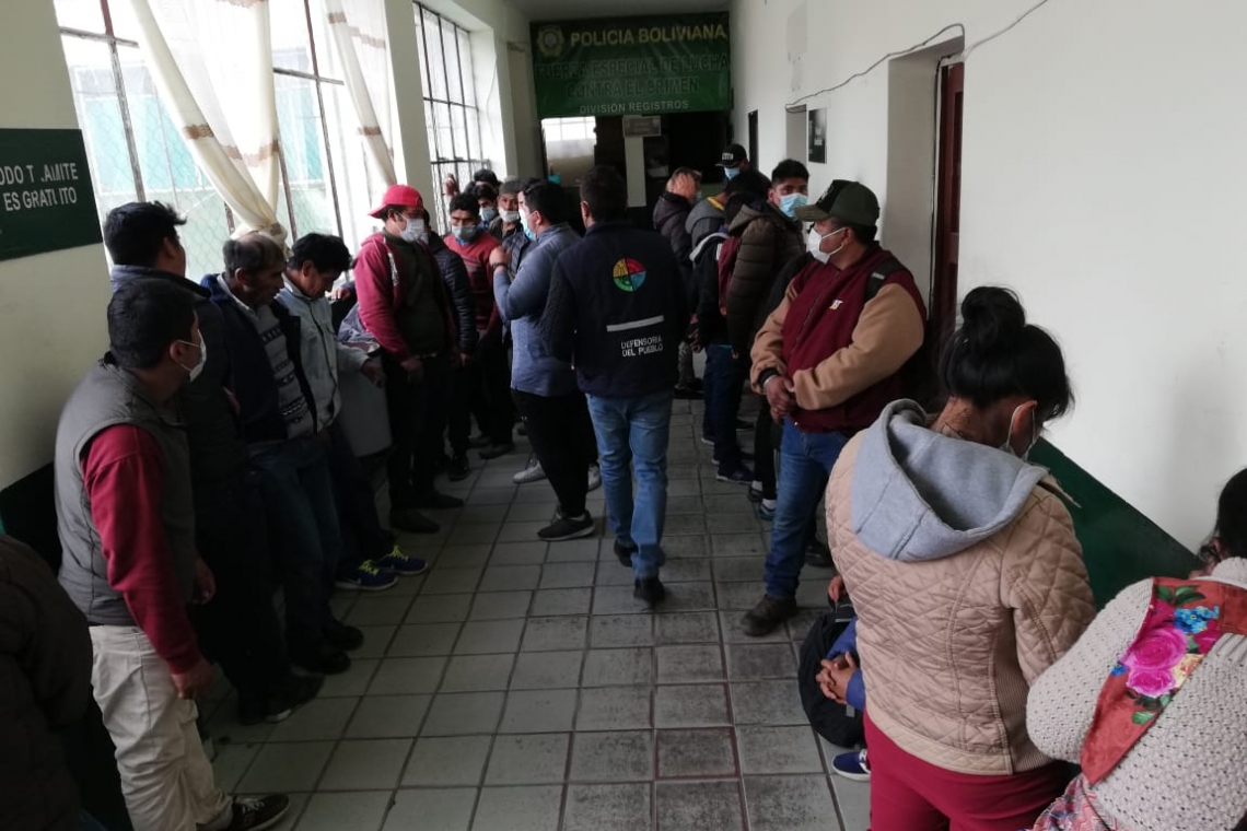 Defensoría condena violencia, Policía censura vandalismo y uso de dinamita en protesta por Adepcoca