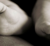 Policía rescatan a dos bebés, uno ofertado por Facebook y otro a cambio de Bs3.000