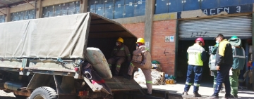 Armada Boliviana entrega a la Aduana mercadería comisada en Copacabana