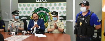 Policía se negó recibir soborno y presentó al agresor que golpeo a su pareja