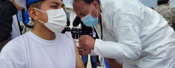 Marineros estimulan a vacunarse contra el COVID-19 en las FFAA