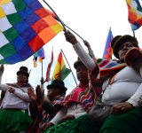 Defensoría del Pueblo rechaza posiciones discriminadoras y racistas contra la whipala