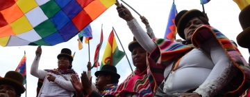 Defensoría del Pueblo rechaza posiciones discriminadoras y racistas contra la whipala