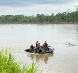 Buceadores de la Armada entrenan a 15 metros de profundidad en el Río Ichilo