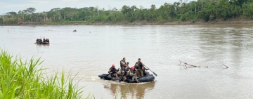 Buceadores de la Armada entrenan a 15 metros de profundidad en el Río Ichilo