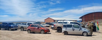La Aduana-Oruro recibe 124 vehículos comisados al contrabando