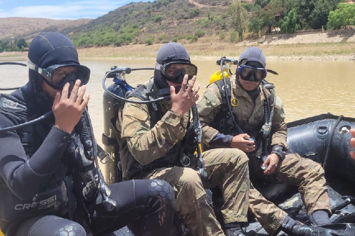 Marinos en operaciones de búsqueda y rescate en represa “La Angostura”