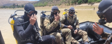 Marinos en operaciones de búsqueda y rescate en represa “La Angostura”