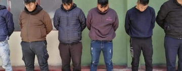 Policía desbarata banda de “cogoteros” que usaba minibuses para los atracos