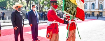 Presidentes de Bolivia y Perú rinden tributo al Mariscal Andrés de Santa Cruz