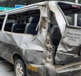 Cinco heridos y daños materiales por triple y múltiple colisión en autopista La Paz-El Alto