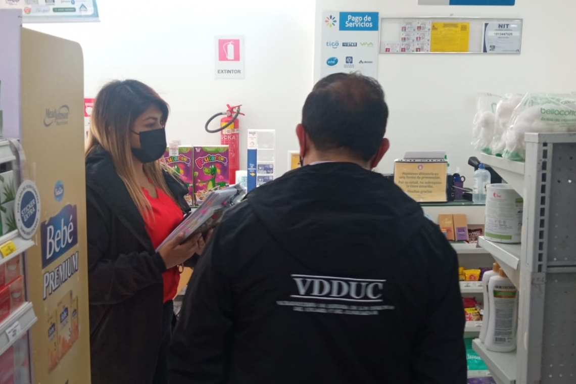 Defensa del Usuario y Consumidor hallan fármacos vencidos en la zona Sur de La Paz