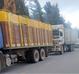 Aduana recibe y camiones y minibuses con contrabando de los militares