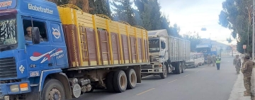 Aduana recibe y camiones y minibuses con contrabando de los militares