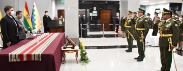 Ascienden y entregan bastones de mando a tres generales de la Policía