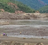 Militares buscan a seis personas desaparecidas por desborde de río Mapiri