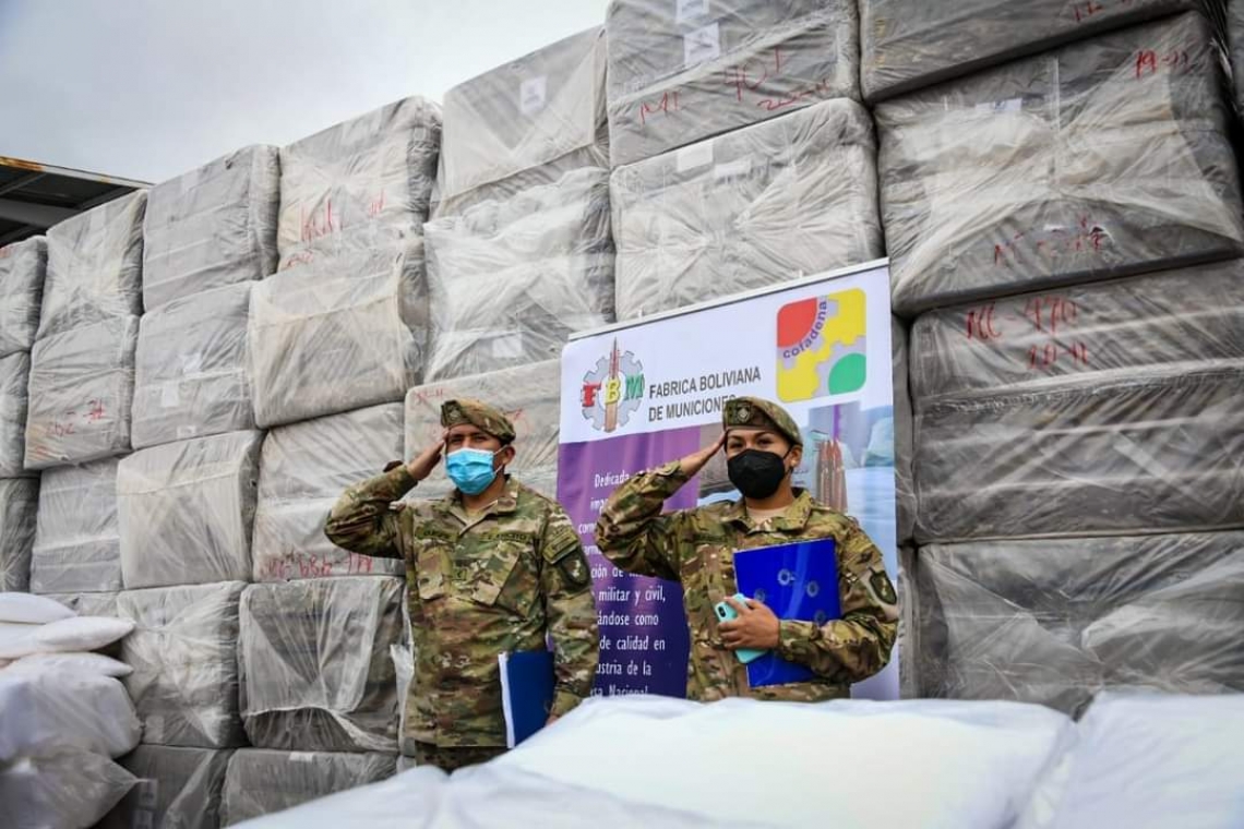 Presidente entrega ropa de cama que beneficiará a 29.000 efectivos de las FFAA