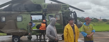 Defensa Civil rescatò a personas afectadas por la riada en el Río Piraí