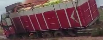 Militares incinera dos camiones con mercadería ilegal ante reacción de contrabandistas