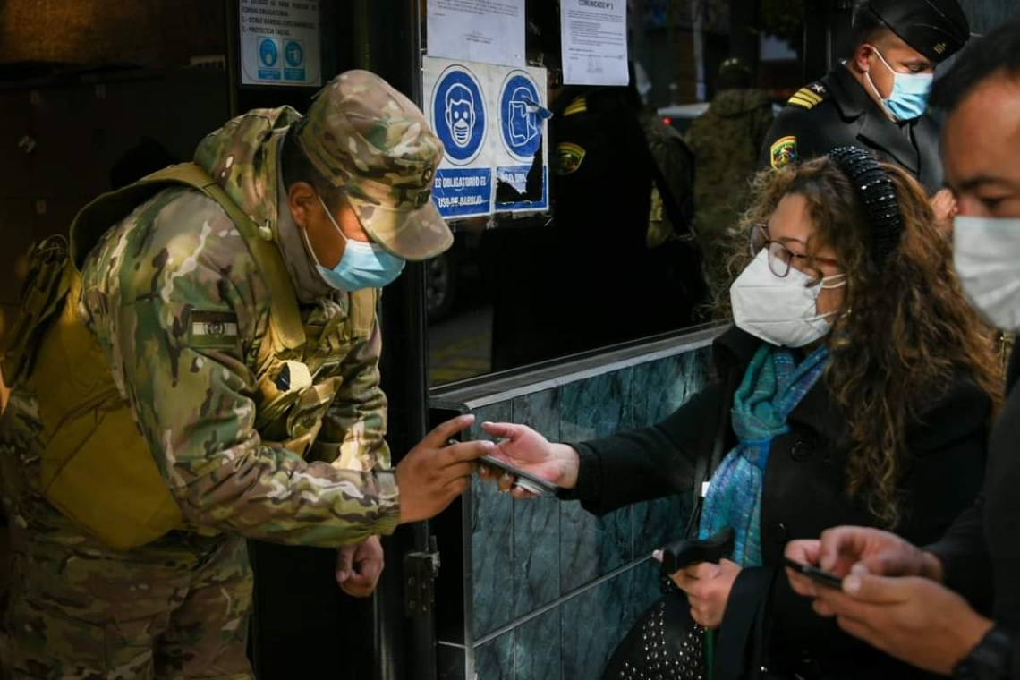 Ministerio de Defensa exige nuevo carnet de vacunación contra el COVID-19