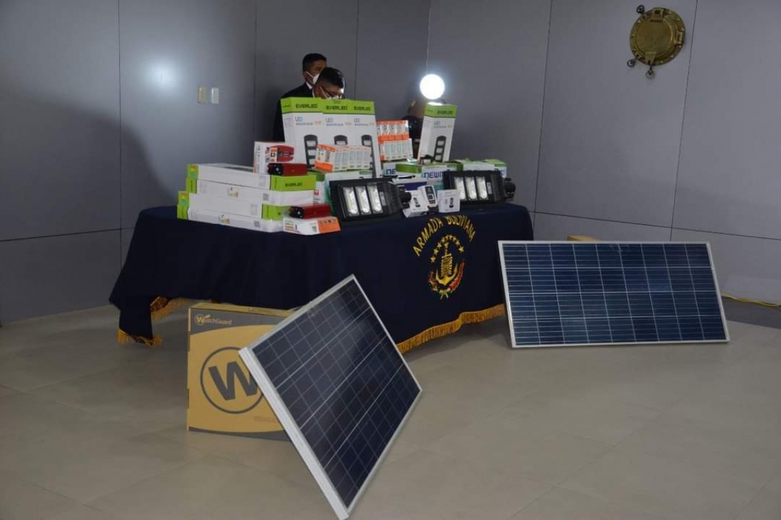 Esposas de navales donan energía eléctrica fotovoltaica para unidades en frontera