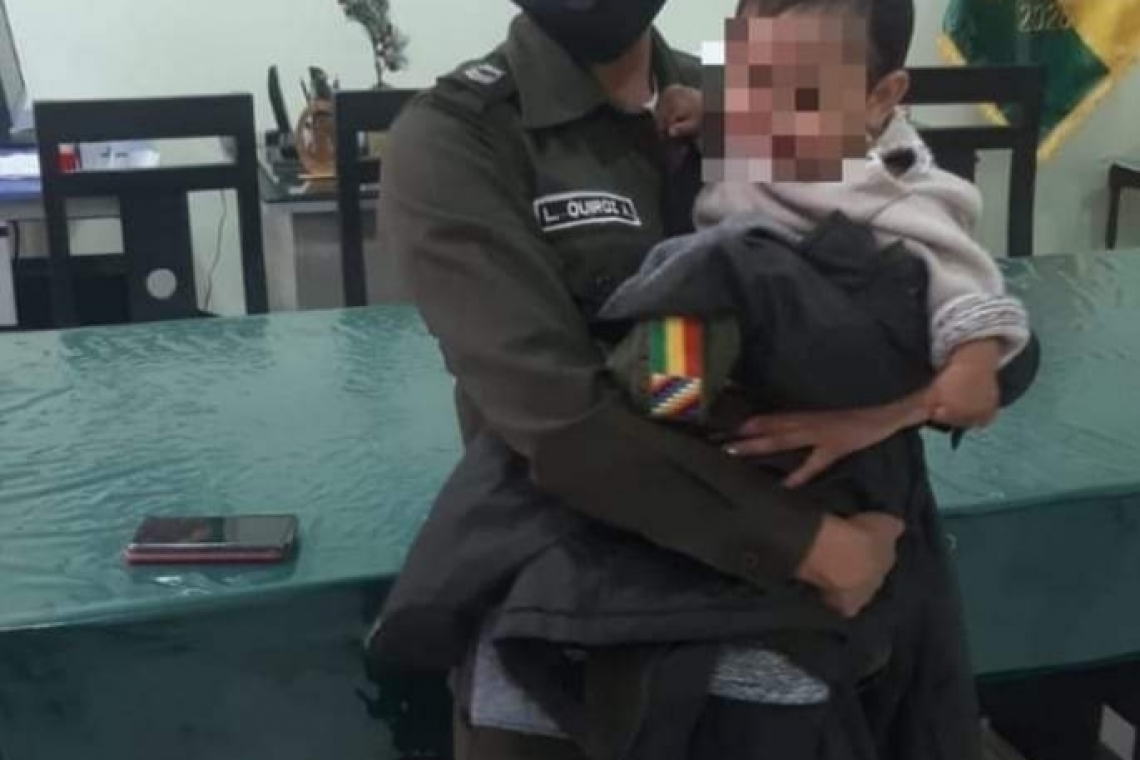 Policía encuentra y rescata a niña raptada por una mujer en Cochabamba