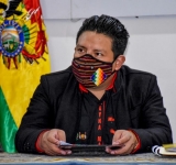 Gobernador paceño paso la noche en celdas por beber alcohol en su despacho