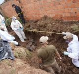 Policía halla cadáver del primo del violador serial, la Madre y hermana van la cárcel