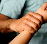 Condenan a 30 años de pena a sujeto que violo y embarazo a su hija en Santa Cruz