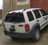 Policía encuentra vehículo empleado en asalto armado en La Paz