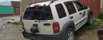 Policía encuentra vehículo empleado en asalto armado en La Paz