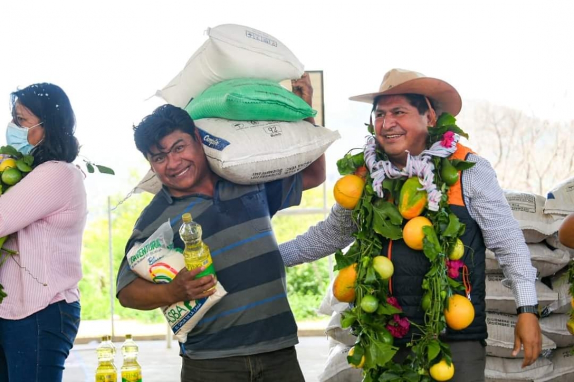 Defensa Civil entrega 33.5 toneladas de ayuda para damnificados por riada en Sucre 