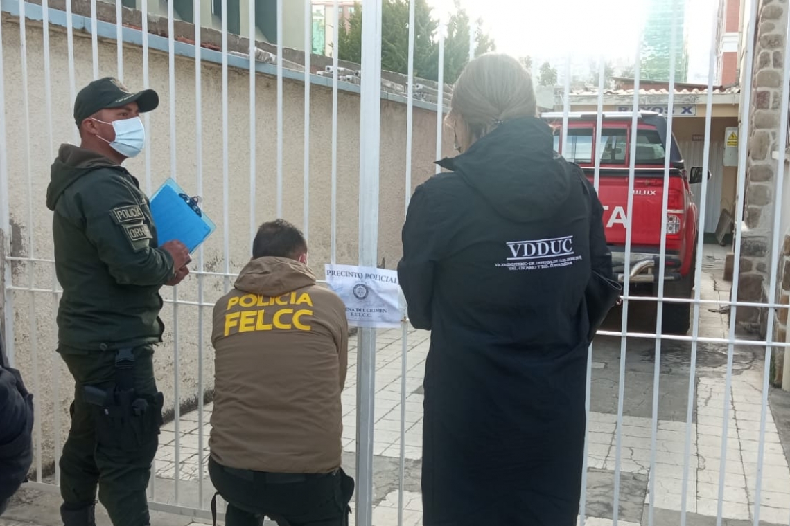 Policía y Defensa del Consumidor intervienen clínica clandestina en La Paz