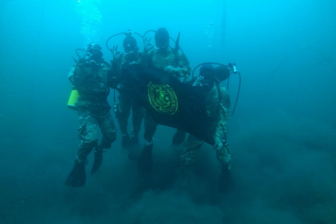 El CIBA gradúa a 51 nuevos oficiales como buceadores militares