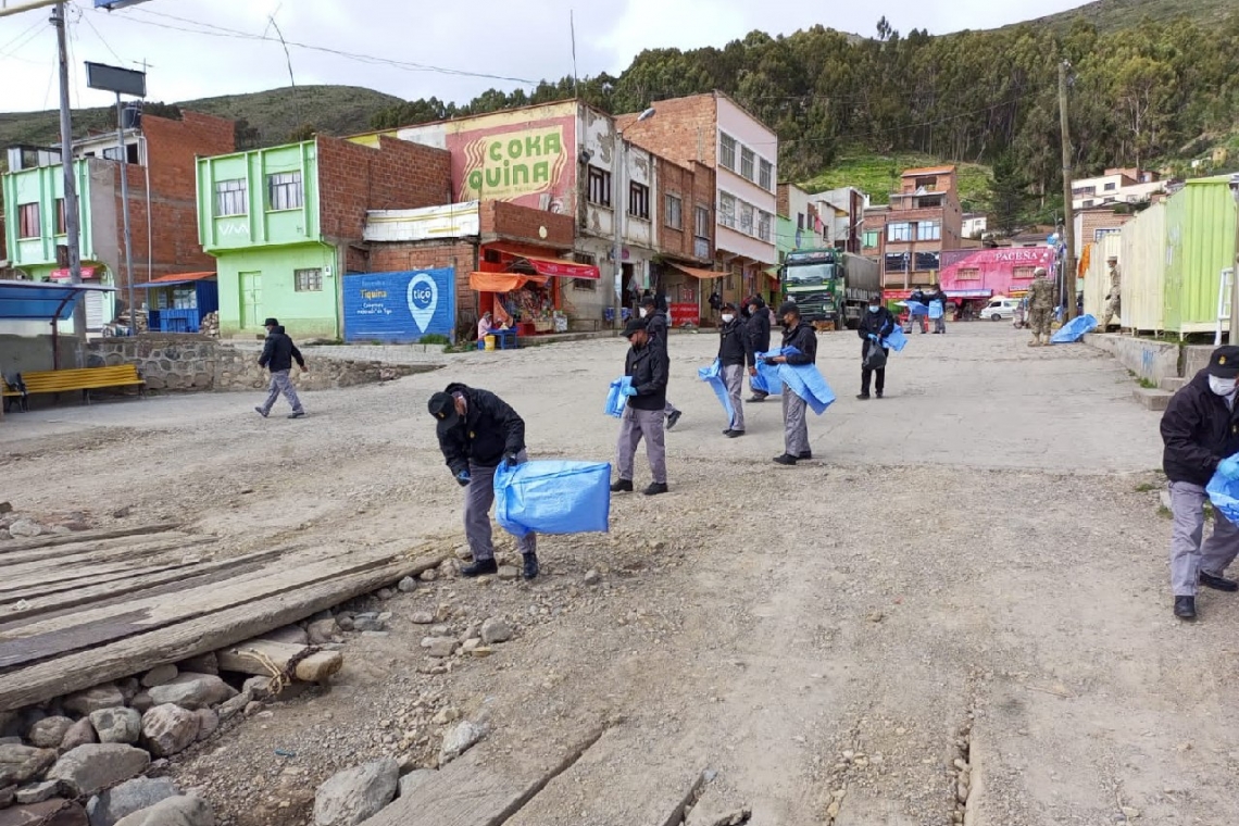 Tiquina fue sometido a jornada de limpieza por los navales del Cuarto Distrito