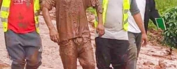 Rescatan cuerpo y desplazan canes para búsqueda de victimas de desborden en Tarija