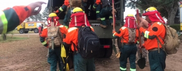 Militares de Bolivia controlan incendios en provincia de Argentina