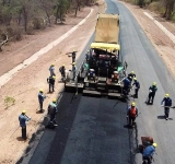 Gobierno financia Bs 377 millones para evitar paralización de proyectos en Santa Cruz