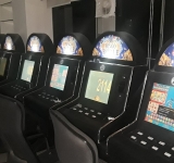 AJ comisa 56 máquinas de juego y Bs 22.000 en Santa Cruz