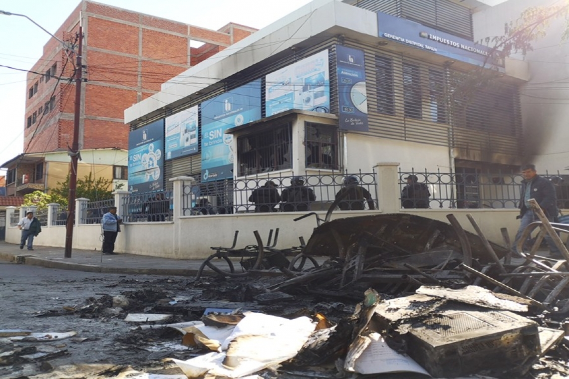 Sentencian a 3 años y 6 meses a sujeto que incendio oficinas de Impuestos en Tarija en 2019