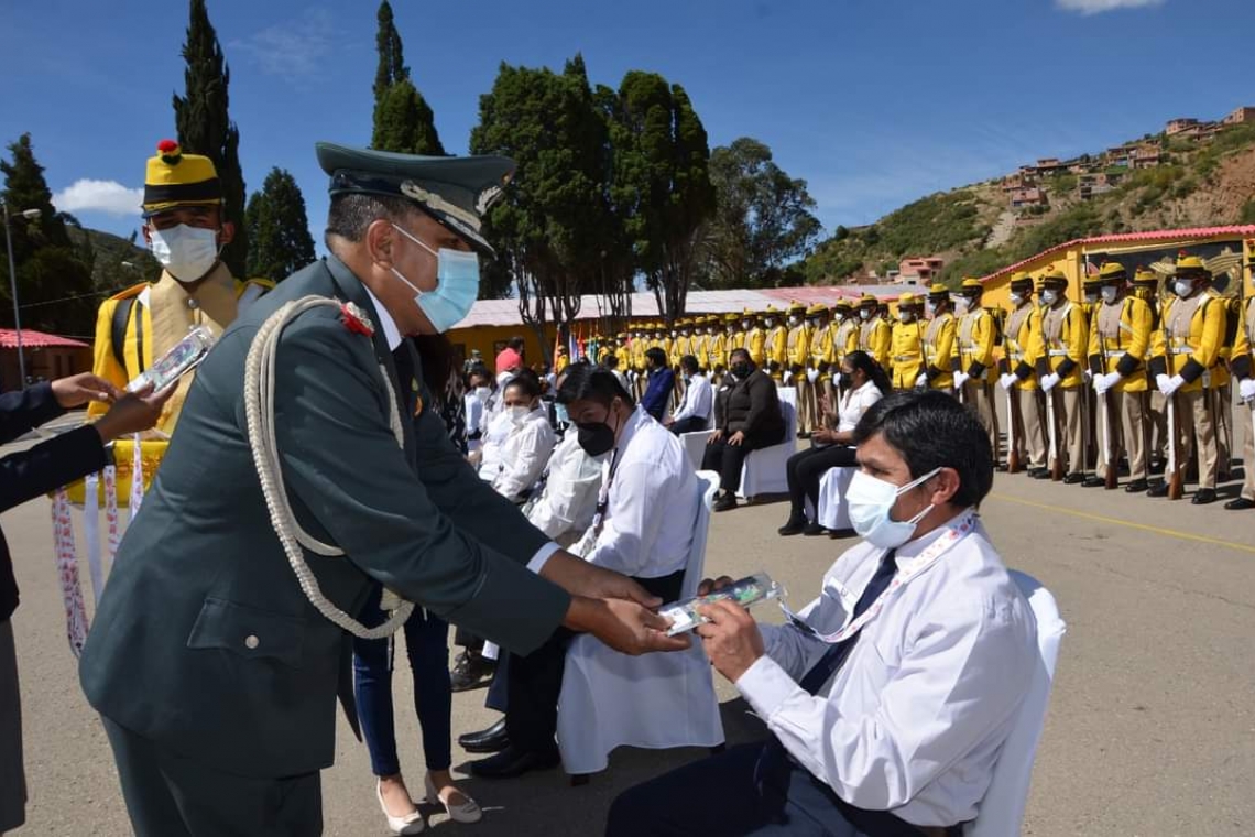 54 personas con discapacidad reciben su Libreta de Servicio Militar en Sucre