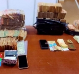 CEO detiene a 3 personas en poder de Bs 400 mil pegado al cuerpo en Villa Montes