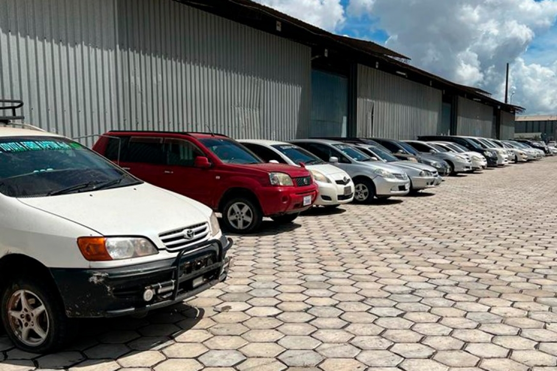 Aduana incauta 26 vehículos “chutos” valuados en Bs 1,2 millones