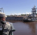 Armada y Aduana comisan barcazas en Canal Tamengo en la lucha contra el contrabando